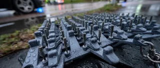 Försökte köra på polis – stoppades med spikmatta