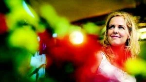 Visdrottning. Sofia Karlsson kärlek för folkmusik brinner starkt. I kväll uppträder hon på Visfestivalen.    Arkivbild: Matilda Ahl