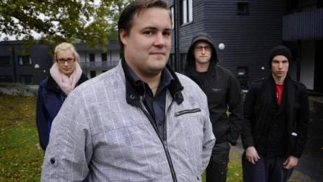 Jon Magnusson har relegerats från Gamleby folkhögskola. Styrelsens ordförande delgav honom beslutet på fredagen. Klasskompisarna Malin Tengver, till vänster,  Jonas Wikander och Johan Persson var oförstående när de i förra fredagen fick veta att Jon skulle stängas av från utbildningen. Arkivfoto: Anders Steiner