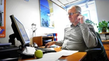 De senaste fyra dygnen har varit hektiska för Curt Persson och hans kolleger på Resecity i Västervik som jobbat hårt med att få hem alla på grund av flygstoppet strandsatta resenärer ute i Europa. Foto: Anders Steiner