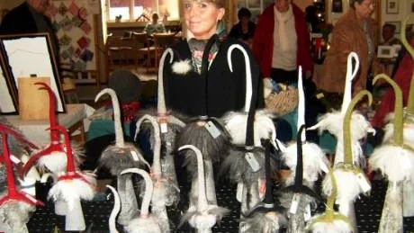 Åsa Gerenstein, nyinflyttad i Loftahammar fanns på plats vid Hobby- och hantverksmässan med sina fina figurer vilka rönte stort intresse hos besökarna.