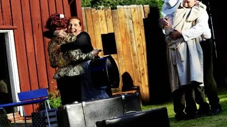 Storbonn Klemens och hans hustru Magdalena får besök av släktingarna från Amerika.   Foto: Sara Winsnes