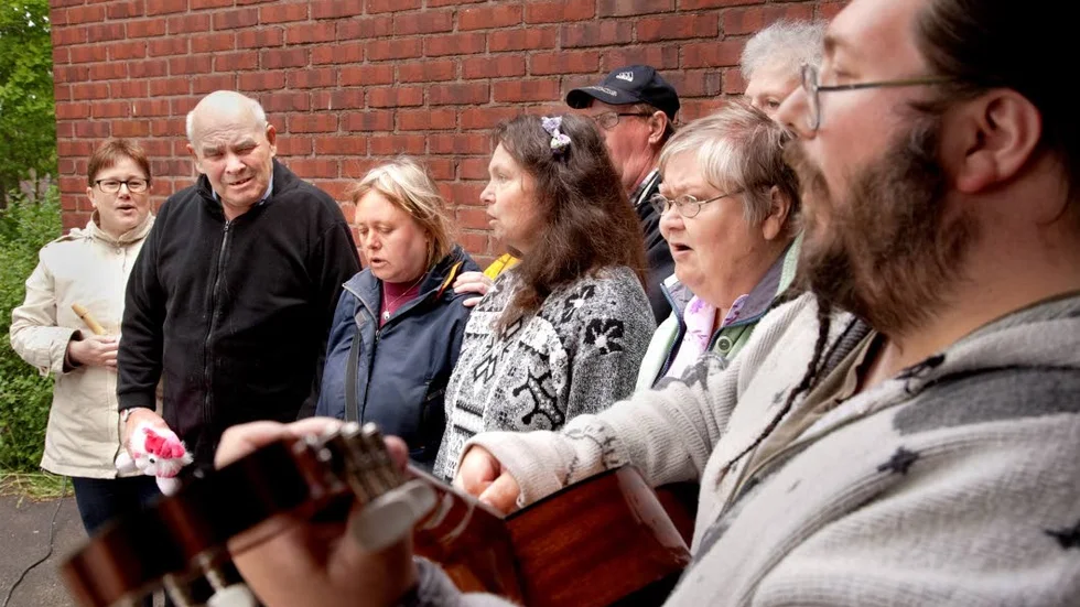 Humlorna. RSMH i Västervik håller i sång- och musikkören humlorna under ledning av Björn Nilsson.