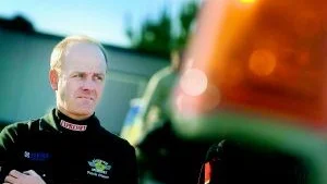 Fundersam lagledare. Patrik Olsson kan blicka tillbaka på vårsäsongen och kan konstatera att Västervik är tvåa i elitserien, men helt nöjd är inte Patrik med tanke på den svaga starten.								                 Foto: Anders Liljegren