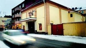 Än är inte sista sucken dragen. Bedömare tror att Palladium, i dess nuvarande form, inte skulle ha en chans mot en biostad. Bion är till salu, och biografkedjan Eursotar har tittat på byggnaden. De skulle vilja bygga om den så att den rymmer tre salonger.Foto: Anders Liljegren