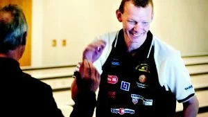 Segerleende. Gladast av alla efter Dominos seger var Mikael Liljeqvist som härtackas av coachen Roger Svensson.foto: Matilda Ahl