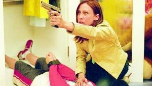 Alla gangsters blodiga natt. Cameron Bright och Vera Farmiga i extremvåldsamma "Running scared".Foto: Sony