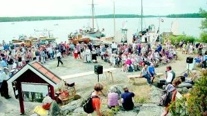 Auktionsutropare på Rågö i helgen var Per Gynnerfelt från Västervik.