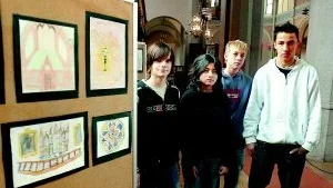 Utställare. Marcus Fridlund, Elena Lundgren, Josef Ackrell och Zi5adin Demiri är några av utställarna i kyrkan.Foto: ANDERS STEINER