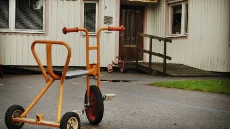 Förskolan Björken, en från början tillfällig lokallösning från 1969, kostar närmare 13 miljoner kronor att renovera, visar en ny beräkning. Foto: Ellen Kindstrand