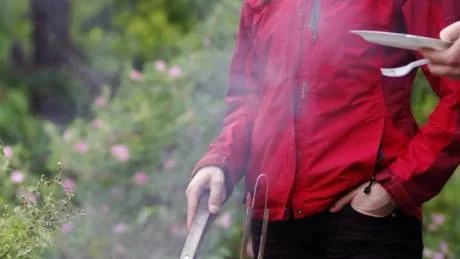 Sommartid är grilltid. Fisk och skaldjur är utmärkta alternativ till korv och flintastek.Foto. Hasse Holmberg/Scanpix