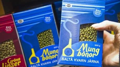 Många varor har flera märkningar vilket också betyder fler krav och kontroller.Foto: Marc Femenia/Scanpix