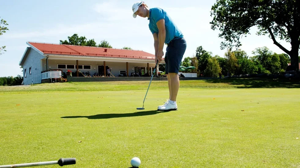 Proffs. Magnus Carlsson gästade Loftahammars Golfklubb under onsdagen.