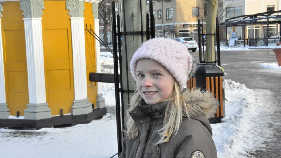 Tilda Myrén får inte veckopeng eller månadspeng, utan frågar sina föräldrar om pengar när hon känner att hon behöver det. Hon tycker att det är ett bra system.