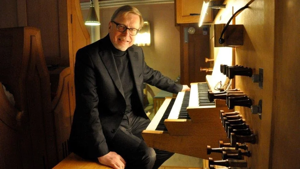 Vid orgeln. Ralph Gustafsson hade orgelkonsert i Västervik på lördagskvällen.