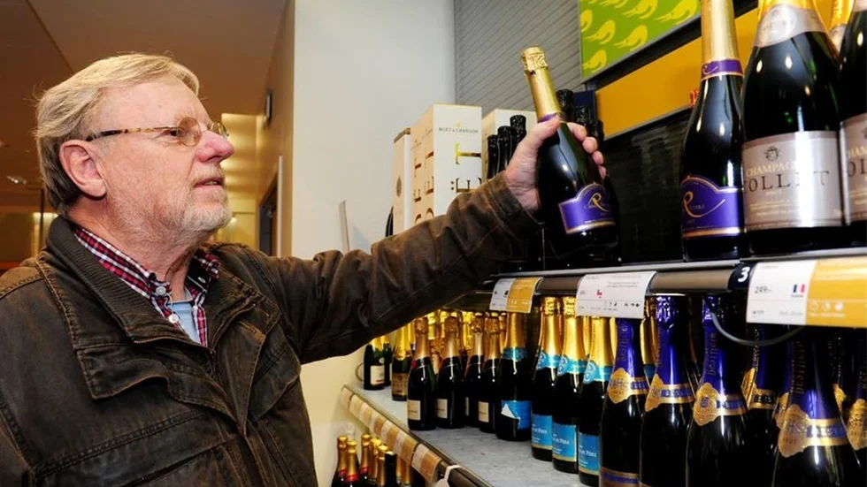 Champagne är inget måste till nyår, menar Björn Lansman från Västervik.