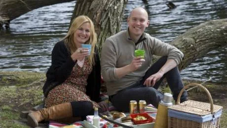 Klas Lindberg, Årets kock 2012, stod för matsäcken när Mia Gahne och han hade picknick.Foto: Leif R Jansson/Scanpix