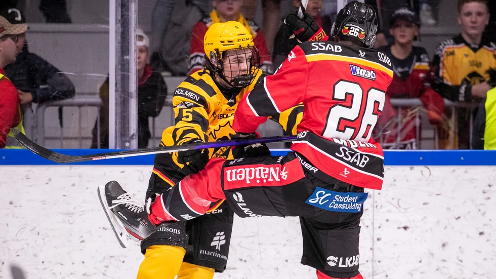 Axel Sandin-Pellika fortsatte att imponera. AIK:s talangfulla back fick göra sin första poäng.