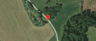 Nedfallna träd påverkar trafiken på väg 675