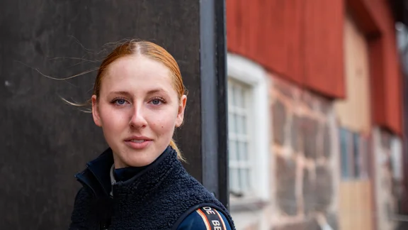 Elin, 23, hotades med pistol i butiken: "Mardrömmar än idag"