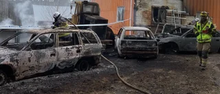 Brand i Boden: Delar av husfasad fick brytas upp 