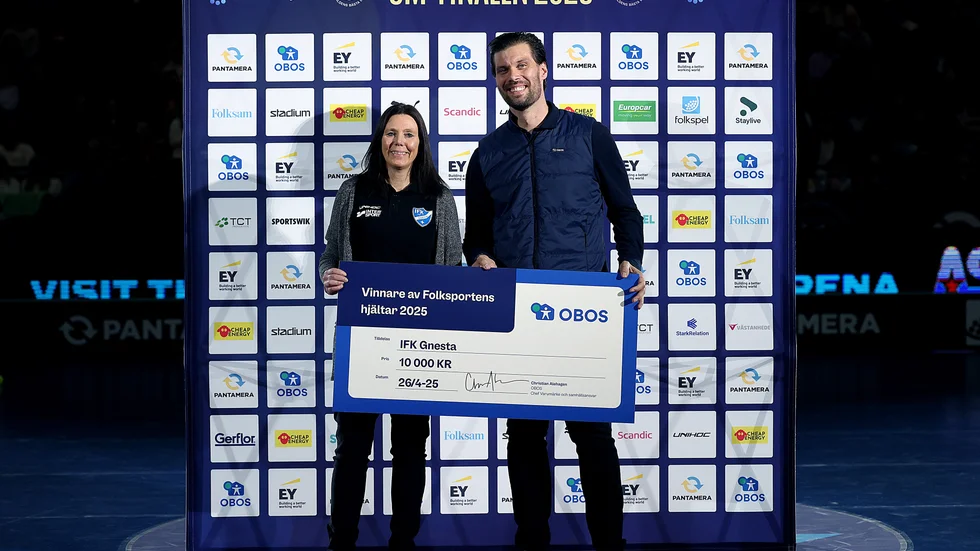 IFK Gnesta tilldelades en check på 10 000 kronor för Jessica Bloms engagemang.