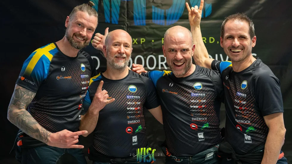 Johan Edvall tillsammans med sitt landslag med Martin Bäcklin, Ulf Liljebäck och Rikard Rodensjö. Åtta kom laget i inomhus-VM i USA.