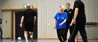 Kerstin började spela fotboll – 74 år gammal