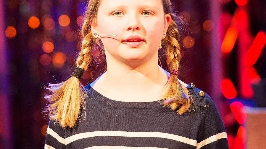 Tioåriga Edith Beijar gör ett gripande framträdande som 16-åriga klimataktivisten Greta Thunberg.
