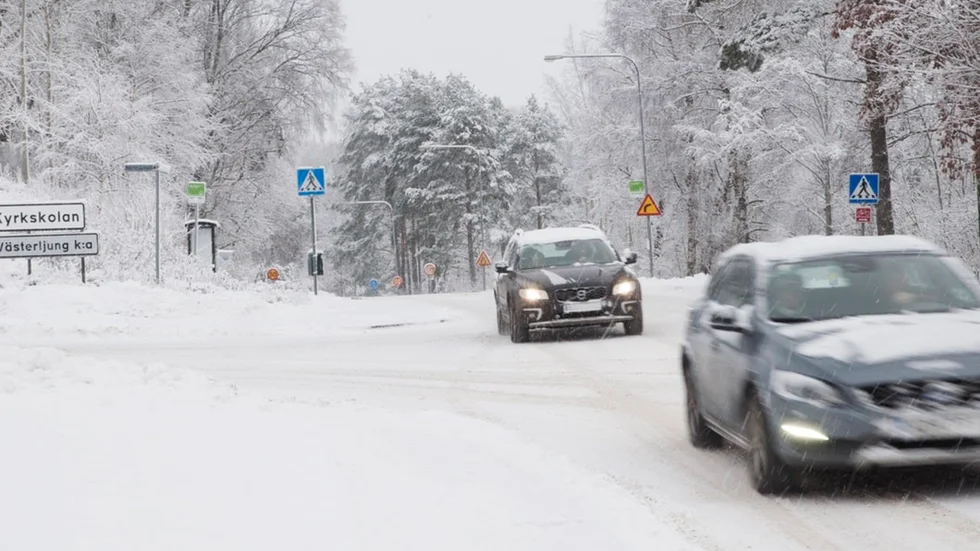 Utfarten från Kyrkskolan är ett ställe i Västerljung där det skulle vara bra med väjningsplikt, enligt en av de boende.