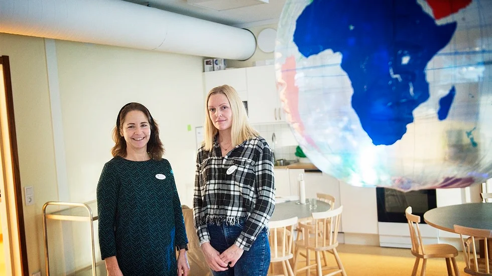 Förskolechefen Defne Koman Alm och förskolläraren Jessica Norrgren berättar att de bara fått behörig personal till de nya avdelningarna. Något som är långt ifrån självklart till dagens förskolor.