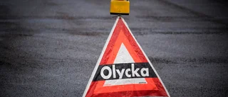 Personbilar kolliderade på E 20