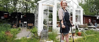 Karin bröt ryggen – tränar för att kunna gå igen