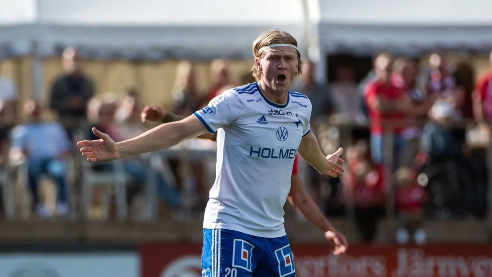 Daniel Eid drog på sig ett gult kort och är avstängd i nästa match.