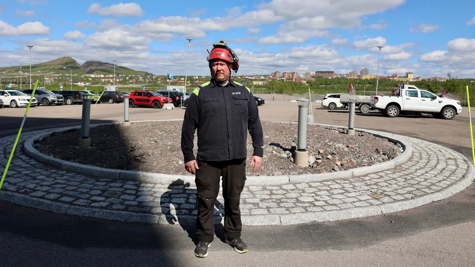 Daniel Lind slutade på kommunen och började jobba åt LKAB i Kiruna. "Vi har tid för att vila ut oss och får vara lediga när vi behöver det. Givetvis är lönen bättre också", säger han.