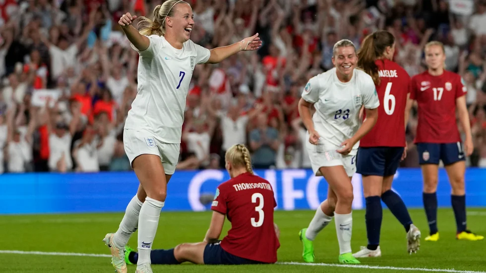 England körde över Norge fullständigt och vann med 8–0, den största segern i EM:s historia.
