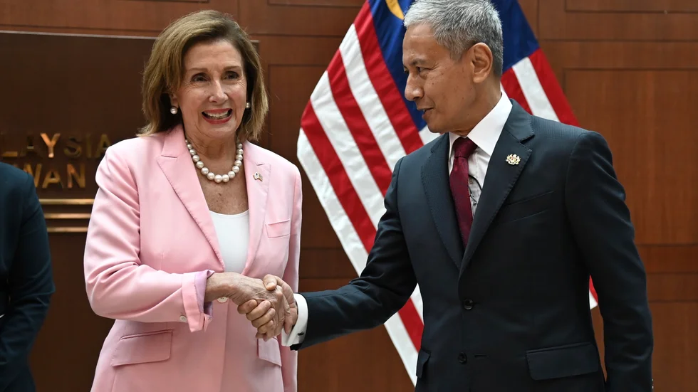Nancy Pelosi träffade talmannen i Malaysias parlament Azhar Azizan Harun i Kuala Lumpur på tisdagen, under en Asienresa som även väntas innehålla ett stopp i Taiwan.