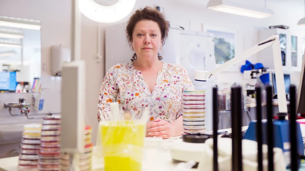 "Trots hög arbetsbelastning fortsätter laboratoriet att ha hög kvalitet. Personalbrist har inte på något sätt påverkat patientsäkerhet", säger Tanja Larsson, enhetschef för laboratoriemedicinskt centrum inom Region Gotland.