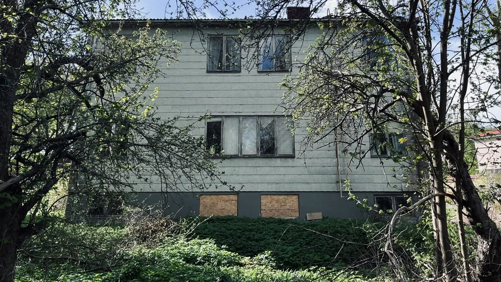 Sofia och Johan, som äger flera fastigheter i närheten, hade länge sneglat mot huset på Hårstorpsgatan. Planen var att riva och bygga nytt.