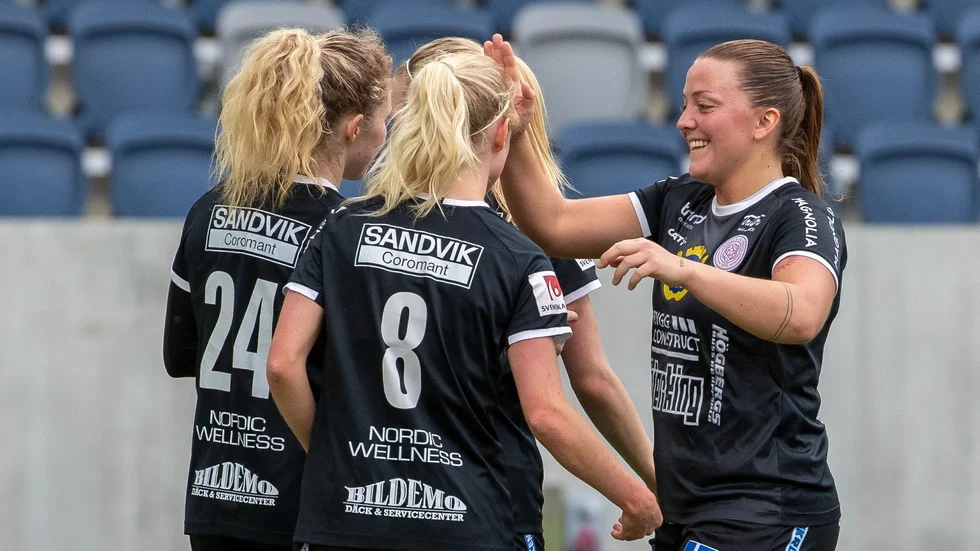 Både Nicole Robertson och Wilma Thörnkvist gjorde två mål mot RIK Karlskoga. Arkivbild.