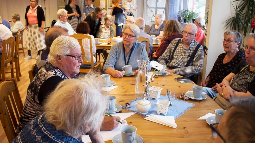 De flesta kaksorterna var gamla favoriter för det glada gänget som fikade på Anhörigcentrum i Katrineholm.