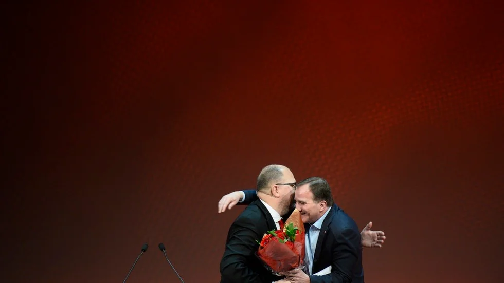 Populistiska strömningar växer fram med ambitionerna att till varje pris fånga det stora flertalets intresse, skriver Max Kern och exemplifierar bland annat med hur LO:s valfilm riktas mot ”vanligt folk”. FOTO: HOSSEIN SALMANZADEH/TT