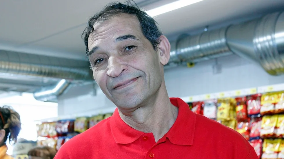 Habib Aissaou arbetar tillsammans med bygderådet och Flens kommun på att få bli postombud till Postnord.