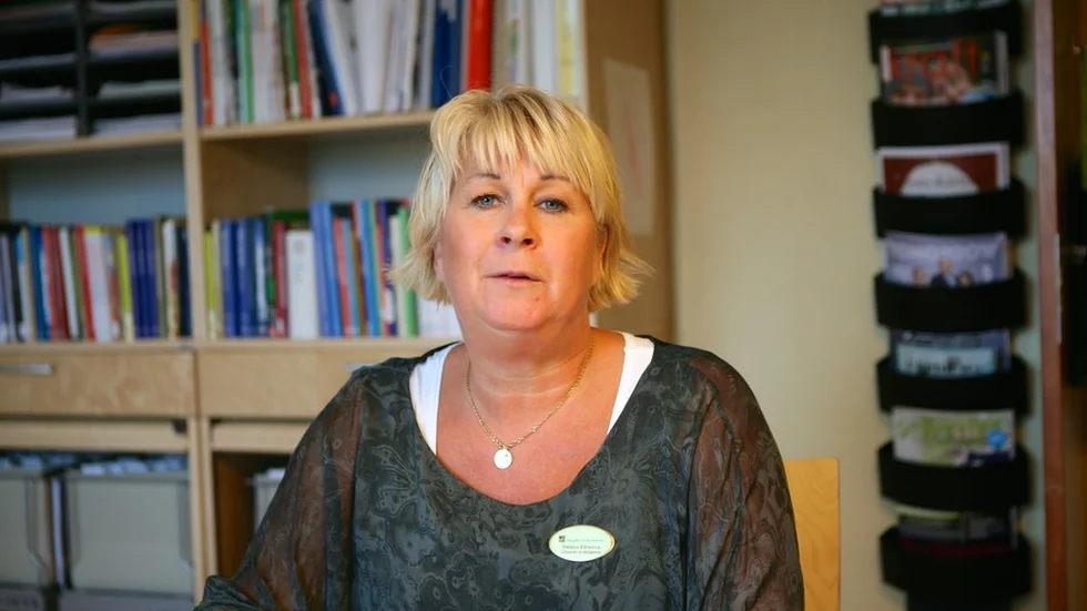 Barn- och utbildningsnämndens ordförande Helena Edrenius (S) bygger gäststuga på tomten i Högsjö.
