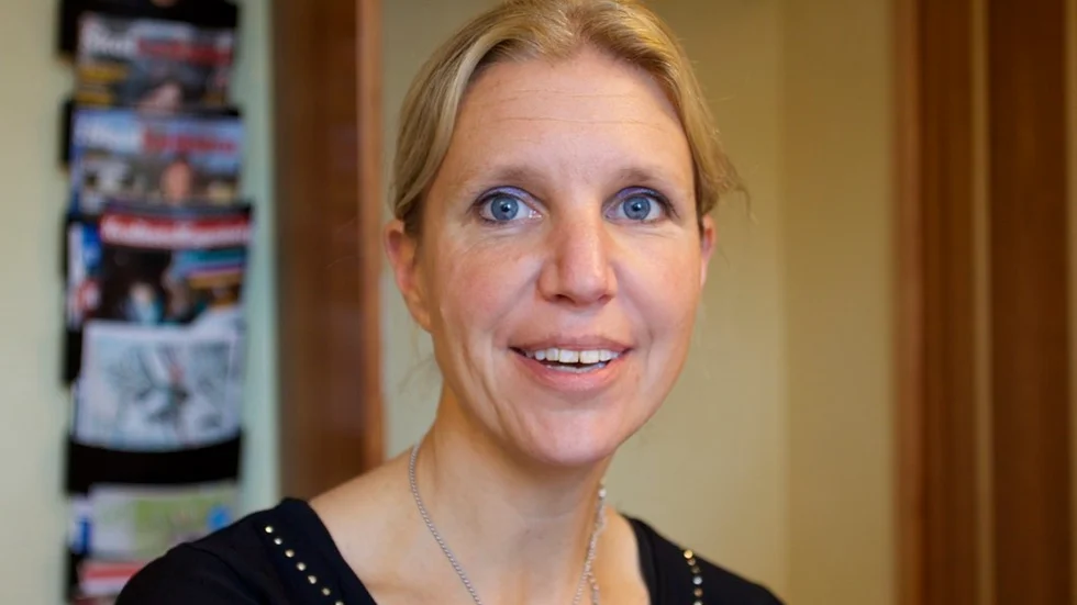 Österåkerbygdens friskolas rektor Anna Frössevi understryker att det är viktigt att de ha utbildad fritispersonal.
