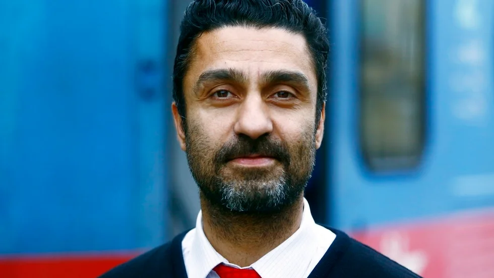 Amed Kolanc, ombordpersonal, Eskilstuna: "Det vore skönt att ha tillgång till det, det är många resenärer som verkligen saknar det. Men jag tror nog att något sådant kan vara på gång. Jag hoppas att besked kommer i den här frågan ganska snart nu."
