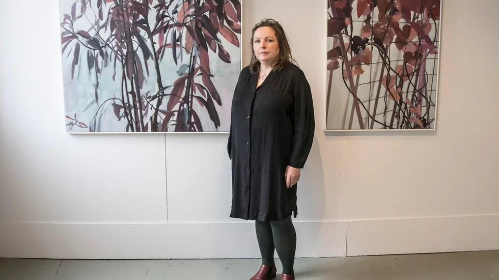 Alexandra Kern ställer ut på Bruket i Hälleforsnäs. Verken hämtar stor inspiration från växtriket.