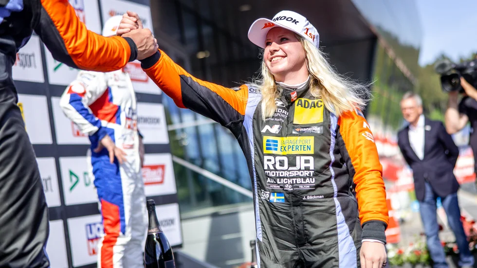 "Lausitzring är en helt ny bana för min del, verkar vara en teknisk avancerad bana", säger Jessica Bäckman.