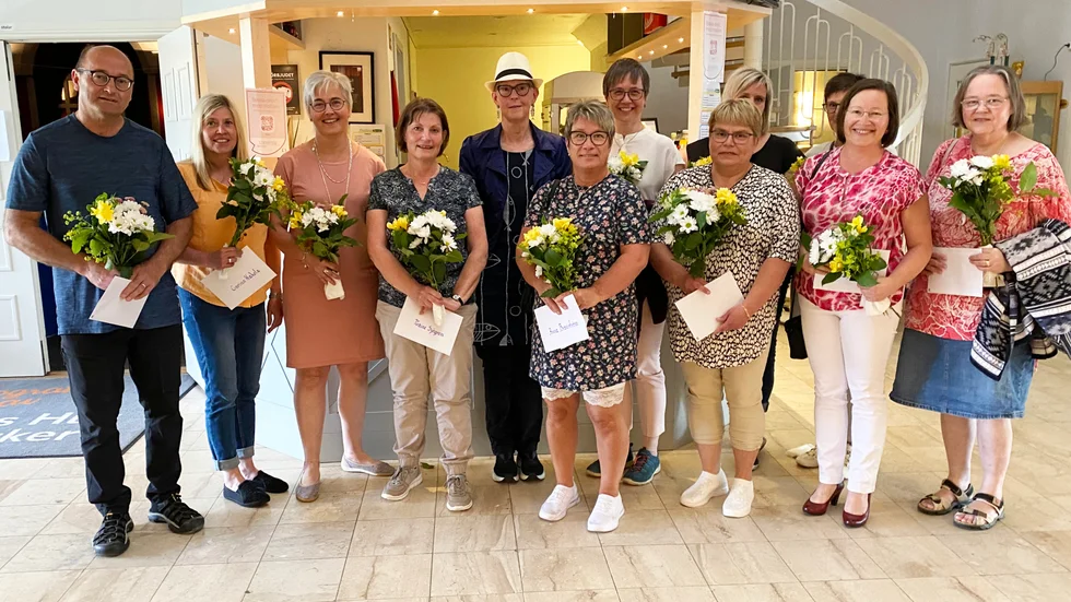 Roger Berggren, Carina Hakola, Lena Persson, Maine Sjögren, Harriet Jonsson, Anna Bränström, Gunilla Landin, Maria Westermark, Sofie Walter, Helene Lundberg, Ingrid Ejderud Nygren och Carina Röös Lindmark har arbetat i 25 år åt kommunen.