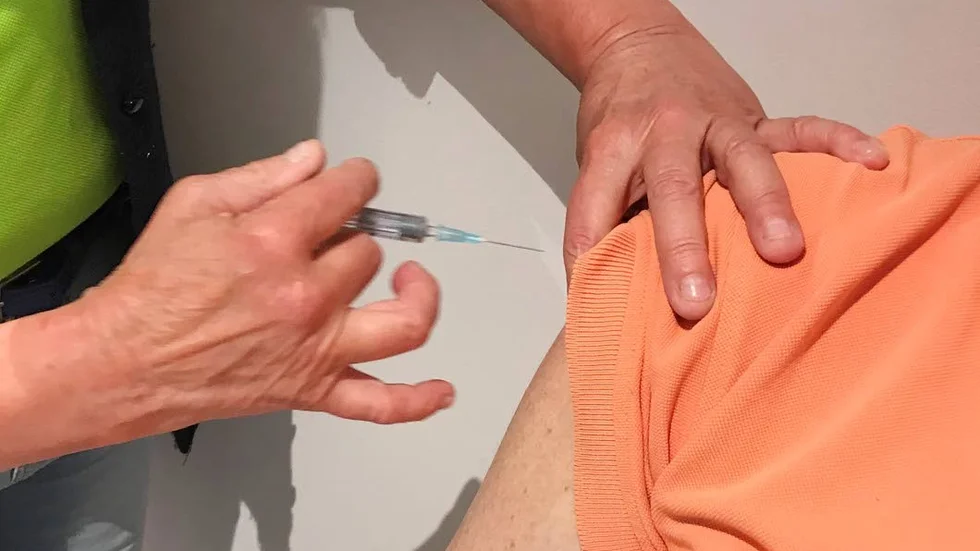 Grundvaccinationen mot TBE består av tre doser.